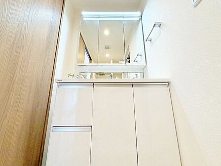 一日の始まりと終わりを心地よく演出してくれる、多彩な機能が備えられたパウダールーム。