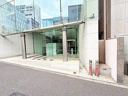 重厚感のあるグランドエントランスは、上質な暮らしのはじまりを予感させます。