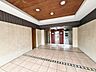 エントランス：気品にあふれたエントランスアプローチが訪れる人を優しく迎え入れます。