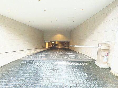 敷地内駐車場。