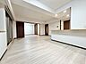 リビング/ダイニング：家族の温かさと陽光の暖かさ、楽しい毎日と明るい未来を予感させる住み心地を演出します。