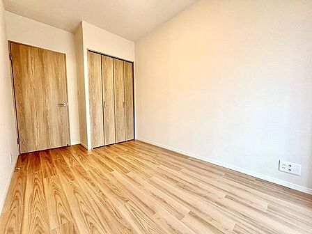 過ぎ行く時間をゆったりと感じることができる落ち着いたお部屋。静かな環境でリラックスタイムを。