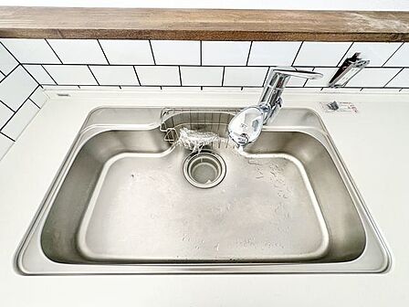 キレイなお水がいつでも安心して飲める浄水器付。