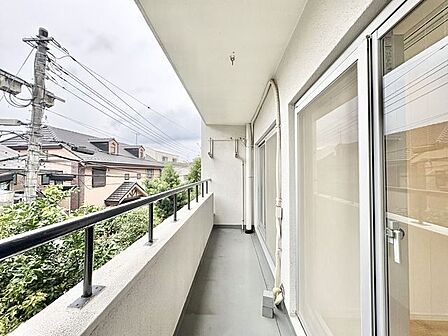 太陽の光がたっぷりと当たる南向きバルコニー。