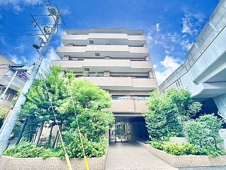 陽射しとともに、少しづつ装いを変える街の景観から、この街ならではの美しい風景とここから紡がれる物語。