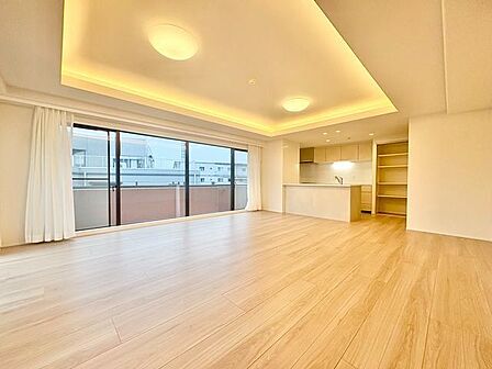 贅を尽くした重厚感ある空間へ。かけがえのない時を彩る豊かな暮らし。