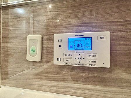おふろの「おいだき」ができるリモコン。多彩な機能満載のリモコンは、毎日のお湯ライフをより楽しく便利に。