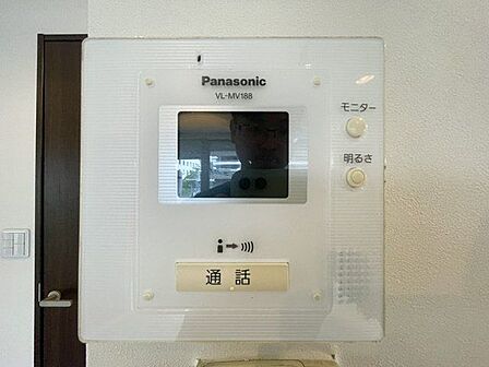 「見える安心」をカタチにしました。誰が来てもわかる様にモニター付きインターホンを設置。