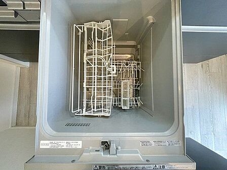 食器を洗っている間にお掃除など、様々なシーンで家事の時短に役立つビルトイン食洗機。