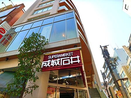成城石井麻布十番店 300m
