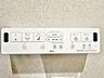 トイレ：トイレのウォシュレットリモコン。充実の機能が備わっています。