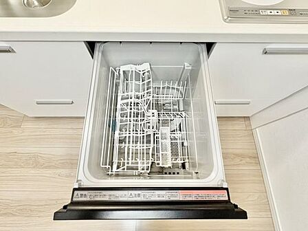 ビルトイン食洗機を採用。家事の時間短縮や効率アップ、節水にも威力を発揮します。