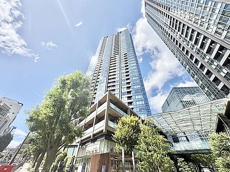 陽射しとともに、少しづつ装いを変える街の景観から、この街ならではの美しい風景とここから紡がれる物語。