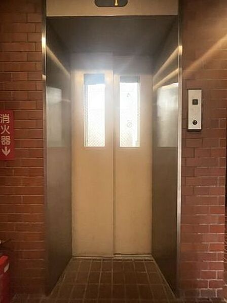 エレベーター完備。