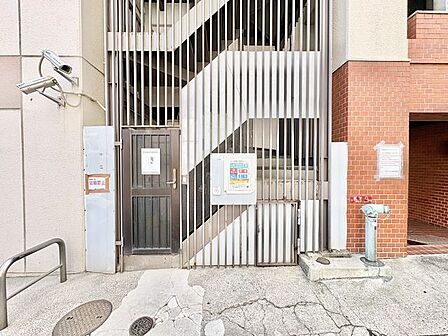 敷地内ごみ置場。