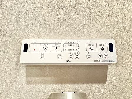 トイレのウォシュレットリモコン。充実の機能が備わっています。
