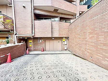 敷地内駐車場。