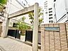 エントランス：帰宅されるご家族や、訪れる方を優しく迎える・安らぎに満ちた生活空間を予感させてくれます。