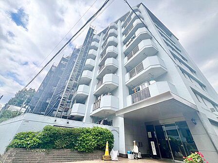 年を重ねたからこそ醸し出せる重厚感。永く大切に住まわれてきた風格があります。