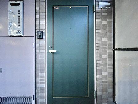 玄関はお家の顔としてすっきりとした素敵な空間に。印象のよい玄関は爽やかな住まいへの入り口です。