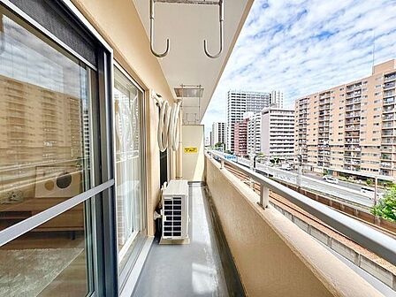 バルコニーからは開放感と爽やかな風を感じていただけると思います。