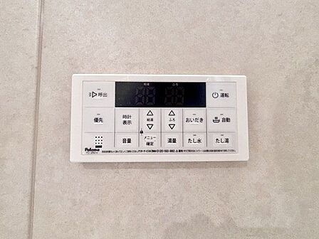 おふろの「おいだき」ができるリモコン。多彩な機能満載のリモコンは、毎日のお湯ライフをより楽しく便利に。