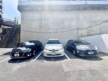 敷地内駐車場。