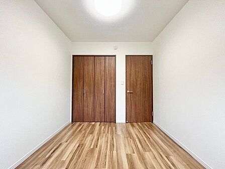 過ぎ行く時間をゆったりと感じることができる落ち着いたお部屋。静かな環境でリラックスタイムを。