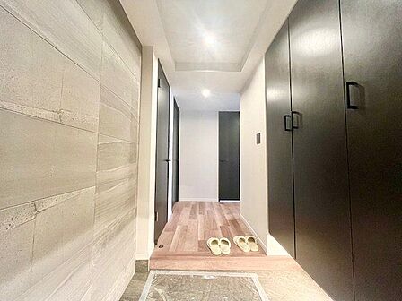 玄関はお家の顔としてすっきりとした素敵な空間に。印象のよい玄関は爽やかな住まいへの入り口です。