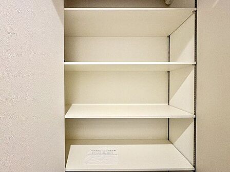 清潔感のある空間を保てるよう、収納スペースを設けてますので、玄関をスッキリ綺麗な空間に纏めます。