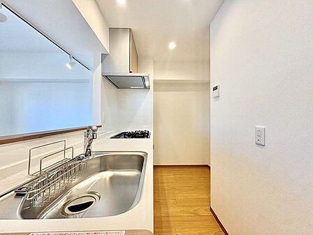 忙しくて慌ただしい毎日でも、綺麗が続く理想のキッチン。毎日使う場所は自分らしいスタイルで輝き続ける。