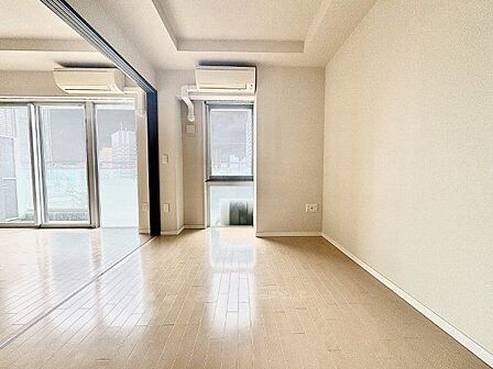 一日の疲れをいやしてくれる主寝室。時を忘れて過ごす場所として過ごせるお部屋。