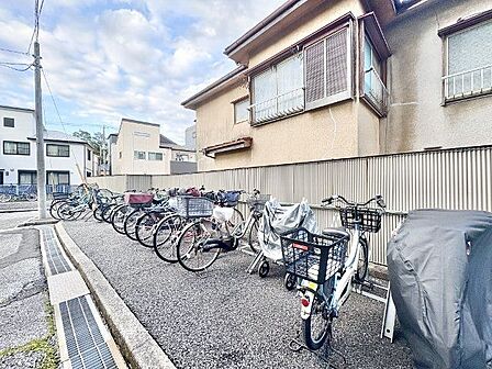 敷地内駐輪場。