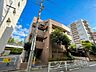 外観：住まいは明日へのエネルギーを養うオアシスだとすれば、元気のでる存在でなければなりません。（空の加工を生成AIで行っています）
