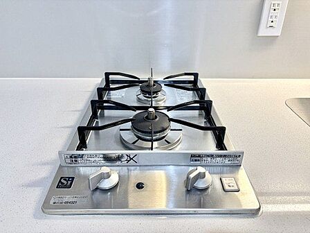 忙しいときでも一度にたくさんの料理が作れる2口コンロ。使い勝手の良さを考えました。