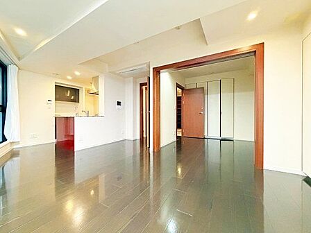 洗練されたデザインと機能性が織りなすこだわりの住空間。ゆったりとした時間をお過ごしください。