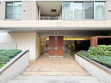 美しい空間を纏う、洗練されたアプローチ。