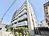 外観：高い利便性を享受しながらも豊かな緑に彩られた住環境。やすらぎの暮らしを叶えます。