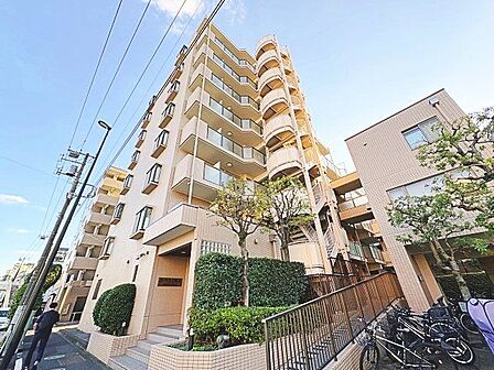 優雅な立ち姿のお住まいは多様なライフスタイルをサポートし、上質な時間をお過ごしいただけます。