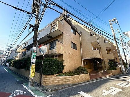 陽射しとともに、少しづつ装いを変える街の景観から、この街ならではの美しい風景とここから紡がれる物語。
