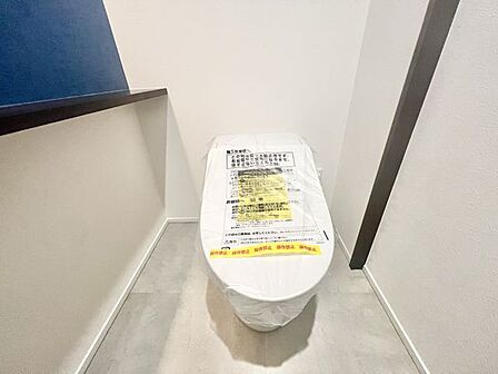 毎日使うものだから、「シンプルでムダのないデザイン」で空間と調和するタンクレストイレ。