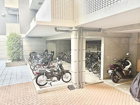 敷地内駐輪場。