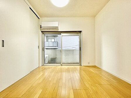 一日の疲れをいやしてくれる主寝室。時を忘れて過ごす場所として過ごせるお部屋。