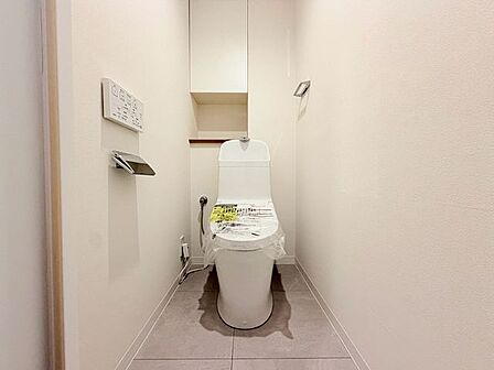 シャープで足元スリムなフォルムは、汚れも拭きやすく、お手入れカンタンです。
