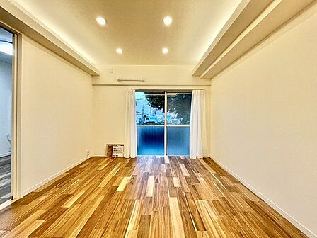吹きぬける風を感じながら爽やかで風通しの良い暮らし。心に余裕をもたらす快適住戸。