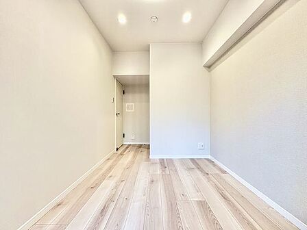 気持ちのよい風が舞い込み、やわらかな光がリラックスタイムへと誘います。