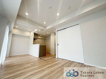 家族だけのプライベートタイムを心地よく過ごせるリビング空間。住まう方のライフスタイルを尊重し、オンリーワンの空間を創り出します。