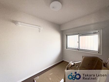約3.8帖の洋室です。