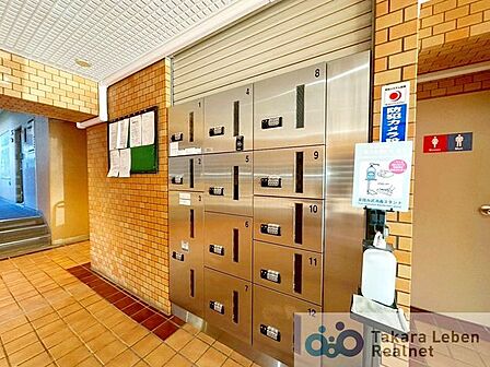 不在時の荷物の受け取りに便利な宅配ボックス。再配達依頼時の休日の時間の拘束から解放されます。