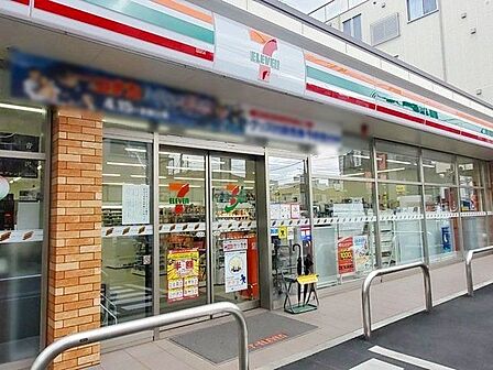 セブンイレブン大宮平和通り店 徒歩3分。 210m